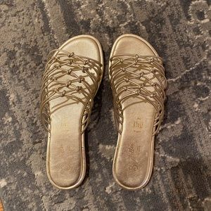 Seychelles Authentic Sandal in Gold Metallic